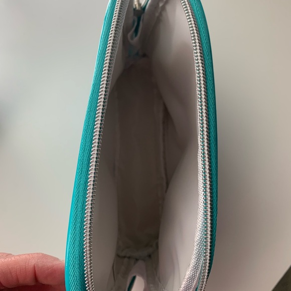 Moroccanoil Patent Leather Like Cosmetic Bag
❤️❤️❤️SALE❤️❤️❤️❤️ 2 for $5.00!!! - Picture 4 of 4